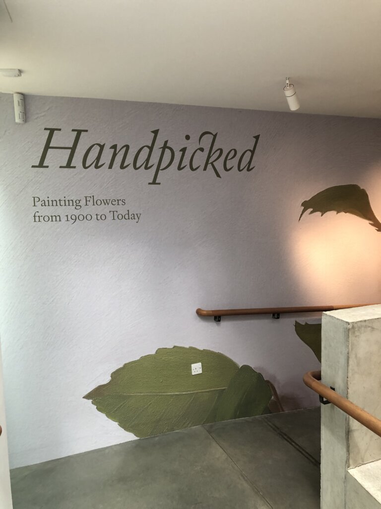 Large wall with writing a painted leaf by a staircase